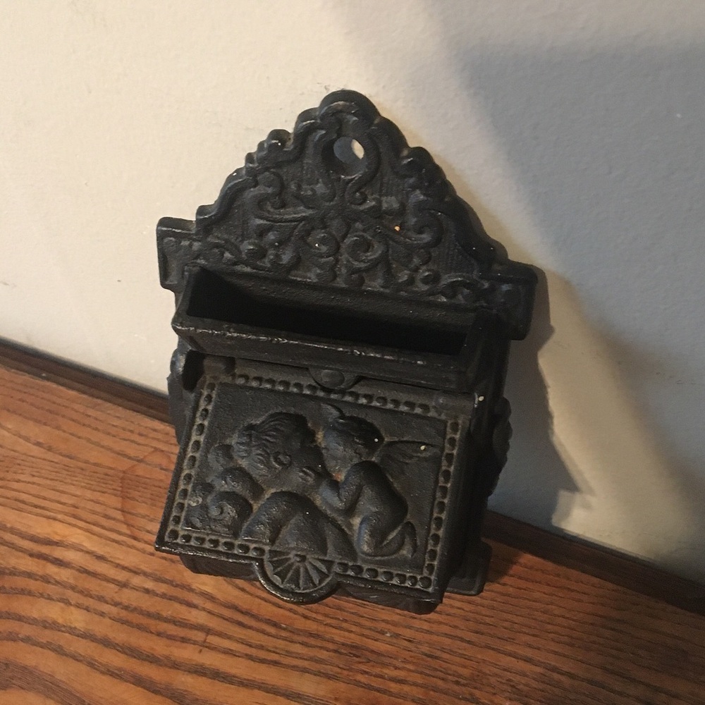 Cast Iron Kitchen Match Holder Cherub Kissing Lady